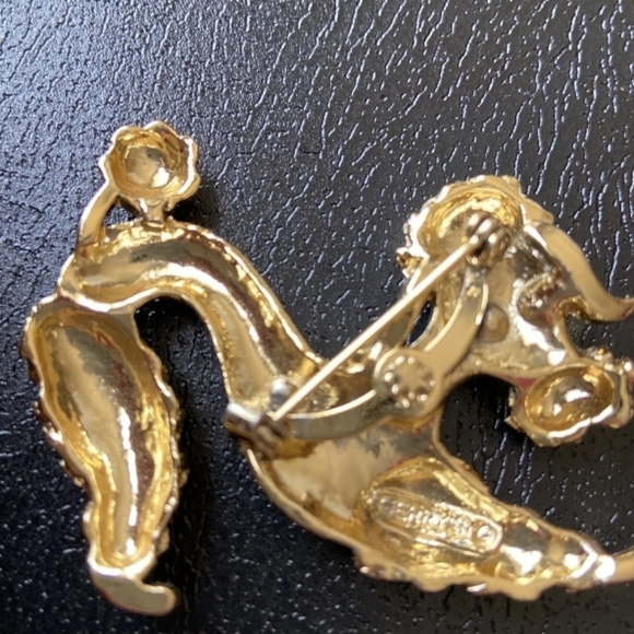 VINTAGE 1950's Gold Playful Green Eyed Poodle Brooch Pin By Gerry - Picture 6 of 12